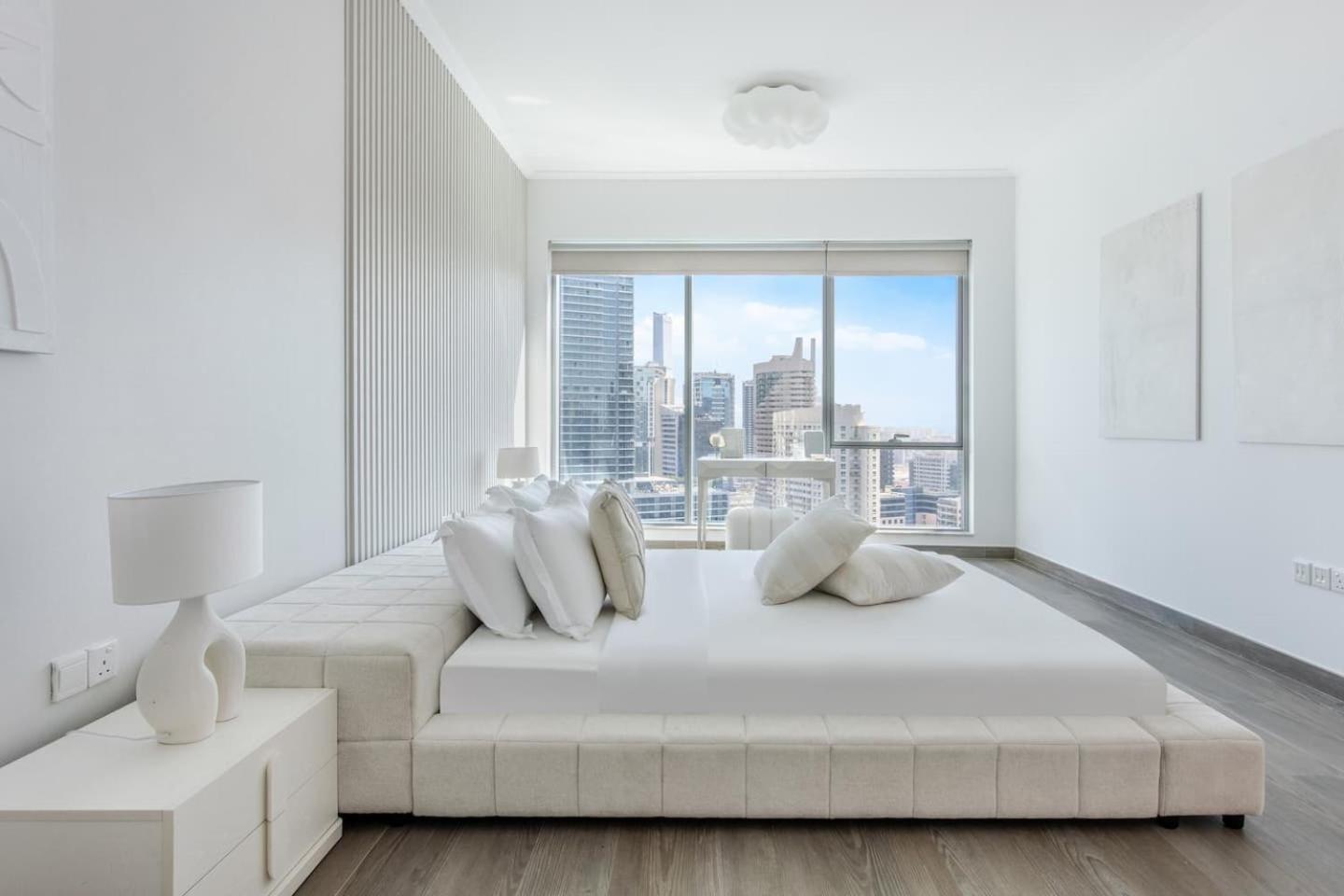 Top-floor Luxury 2br With Stunning Marina View Apartment *