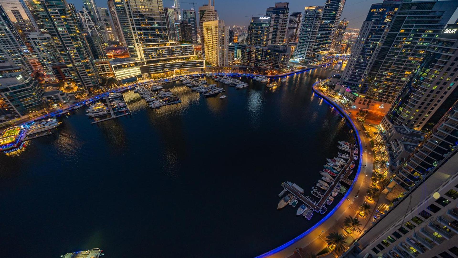Top-floor Luxury 2br With Stunning Marina View Apartment