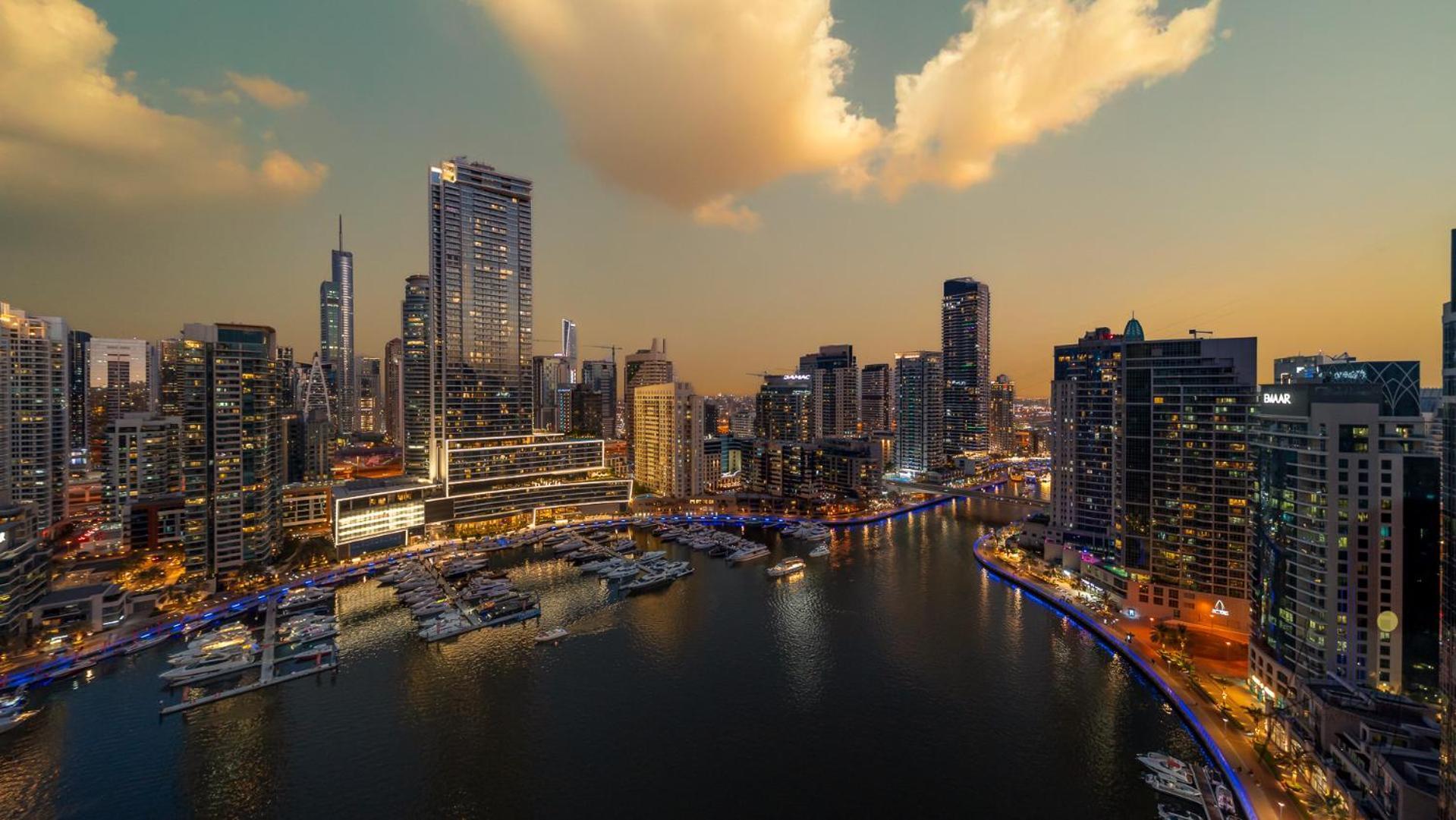 Top-floor Luxury 2br With Stunning Marina View