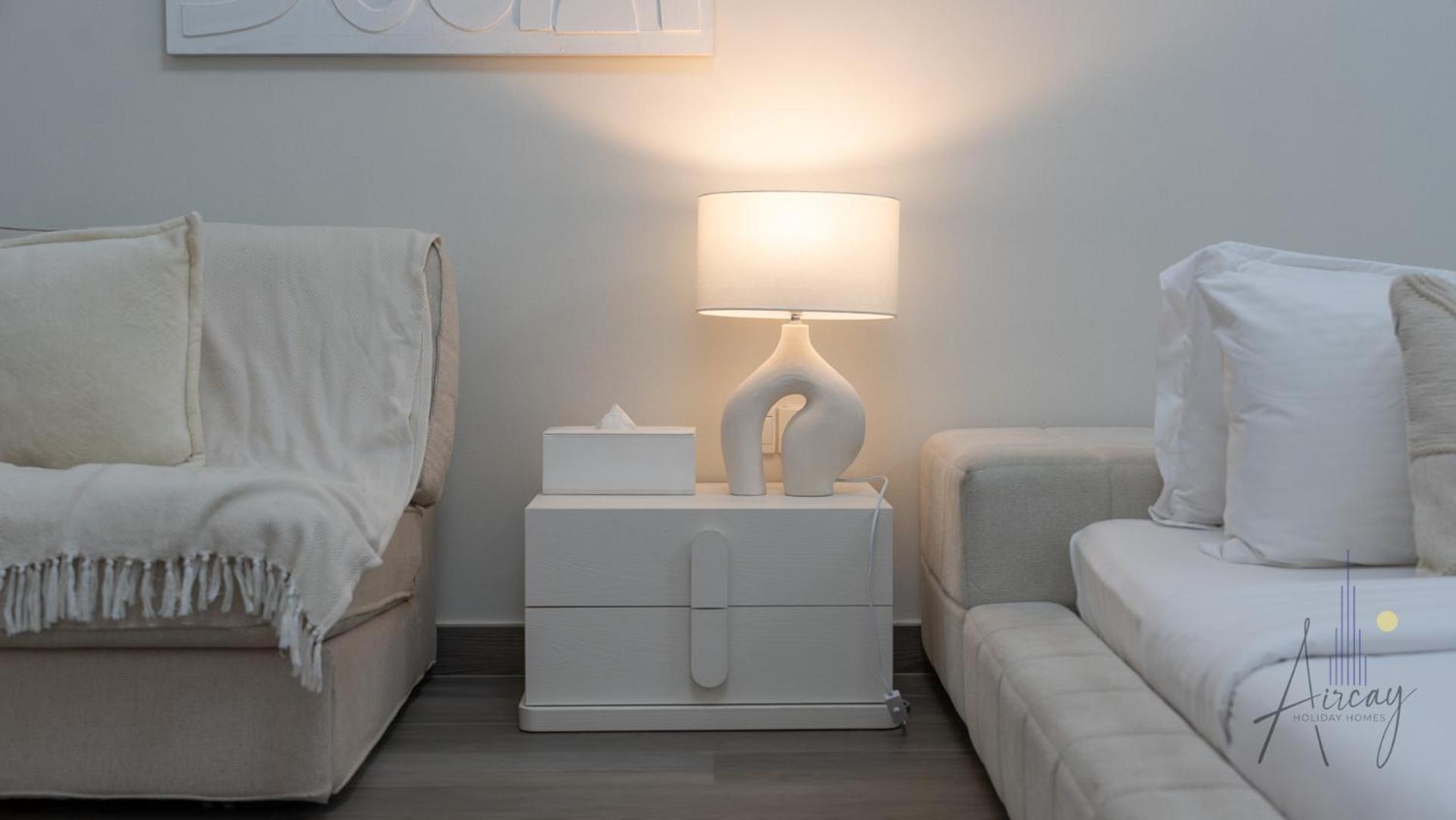 Top-floor Luxury 2br With Stunning Marina View Apartment *