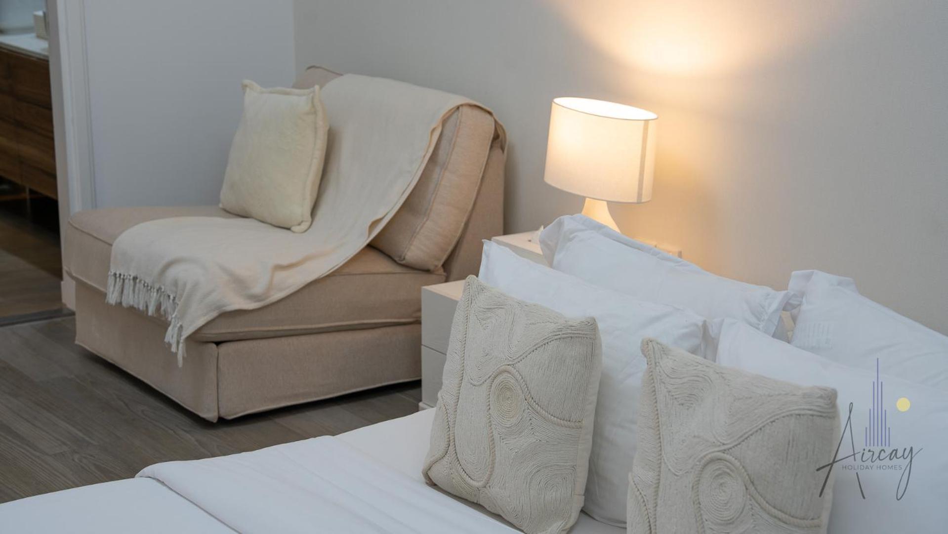 Top-floor Luxury 2br With Stunning Marina View Apartment *