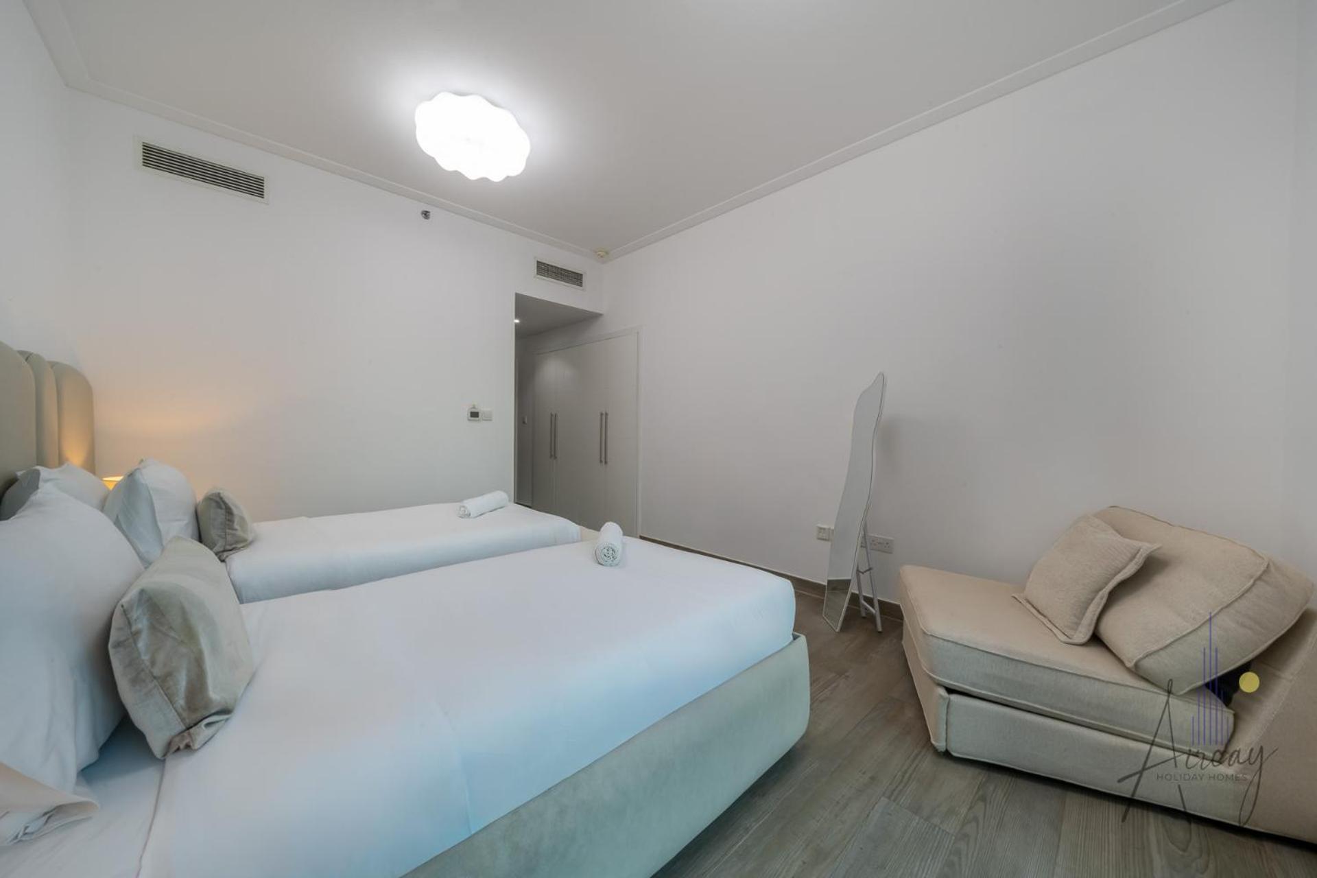 Top-floor Luxury 2br With Stunning Marina View Apartment