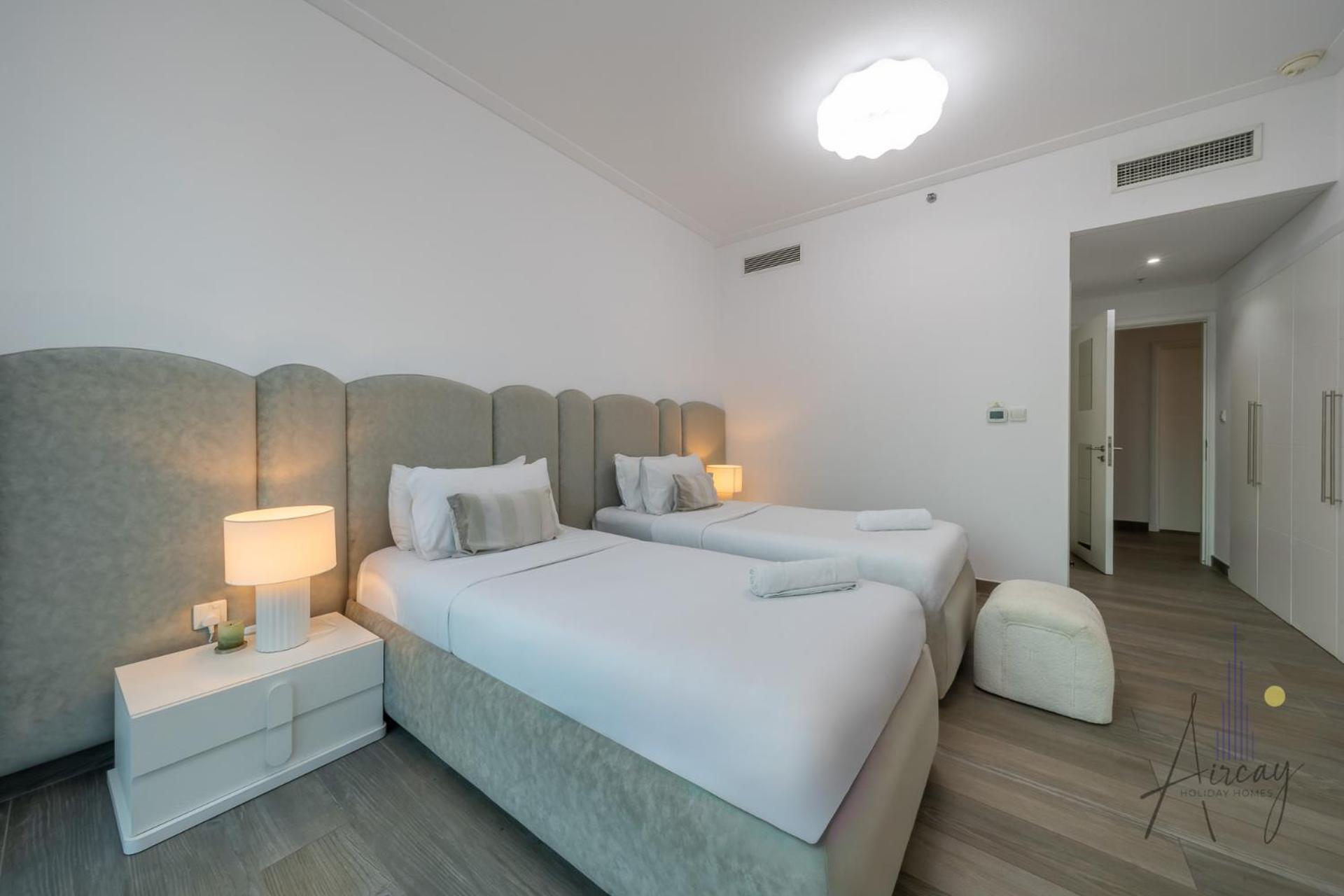 Top-floor Luxury 2br With Stunning Marina View Apartment *